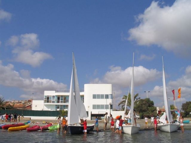 Preparando los barcos de vela